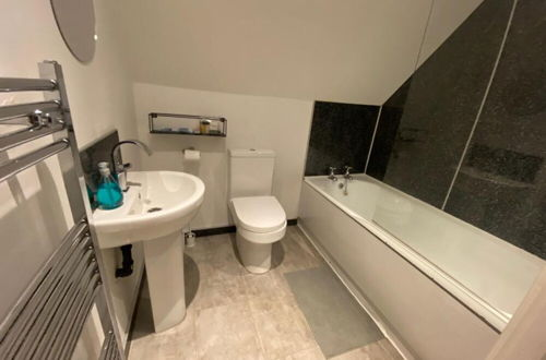 Photo 11 - Immaculate 1-bed Apartment in Birmingham