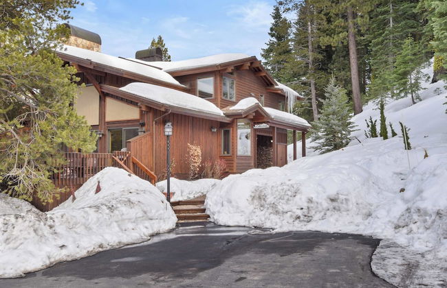 Wulf's Lodge at Olympic Valley Unwind in Hot Tub! - Photo 34