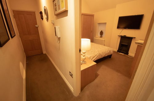 Photo 3 - Modern 2nd Floor, 1 bed Apartment in the Heart of