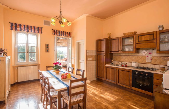 Villa in Citta Della Pieve Near Lake - Photo 9
