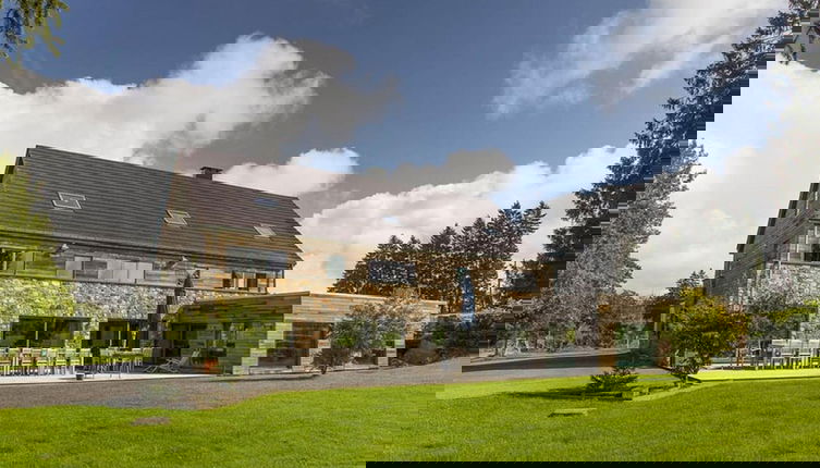 Foto 1 - A Stylish Villa in a Green Setting, With a Fully Equipped Wellness Center