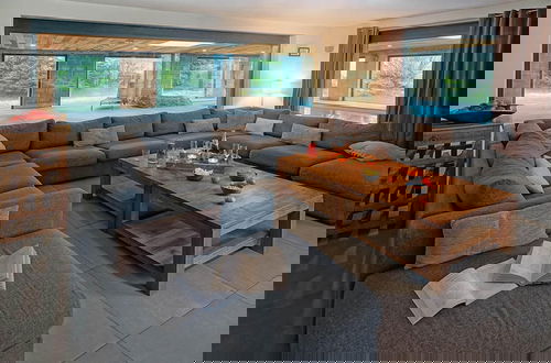 Foto 11 - A Stylish Villa in a Green Setting, With a Fully Equipped Wellness Center