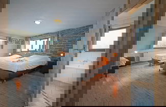 Foto 3 - A Stylish Villa in a Green Setting, With a Fully Equipped Wellness Center