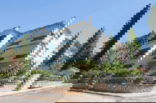 Photo 1 - Luxe 3 Bd Penthouse 5 Min from Drosia