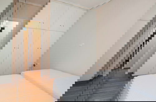 Photo 4 - Luxe 3 Bd Penthouse 5 Min from Drosia