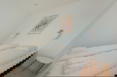 Photo 3 - Cozy Downtown Studio Apartment
