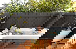 Foto 2 - Sol Coastal Retreat - Outdoor Spa and Sauna