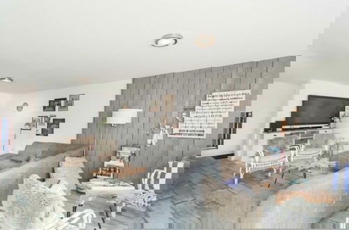 Foto 7 - Beachside Apartment at Foot of Dunes