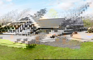 Foto 1 - 10 Person Holiday Home in Stege