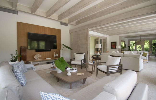 Stylish Fully-staffed Villa Near Beach and Lagoons in Exclusive Golf Resort - Foto 2