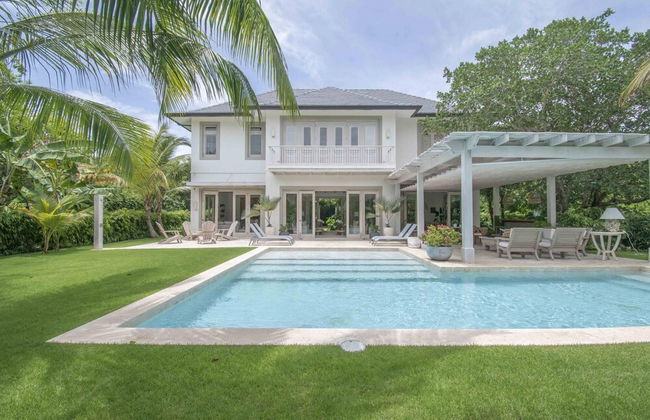 Stylish Fully-staffed Villa Near Beach and Lagoons in Exclusive Golf Resort - Foto 24