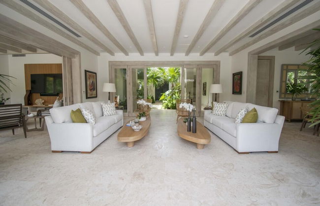 Stylish Fully-staffed Villa Near Beach and Lagoons in Exclusive Golf Resort - Foto 16