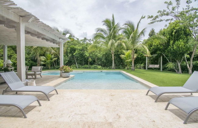 Stylish Fully-staffed Villa Near Beach and Lagoons in Exclusive Golf Resort - Foto 8