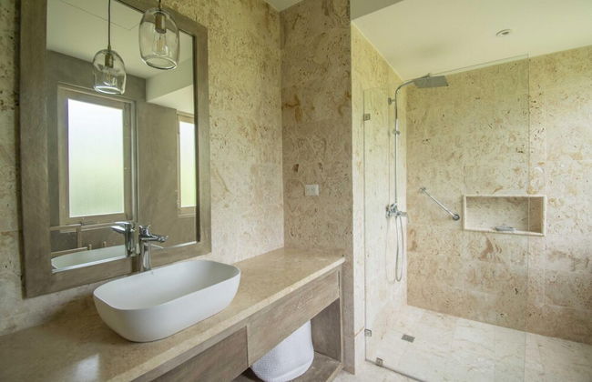 Stylish Fully-staffed Villa Near Beach and Lagoons in Exclusive Golf Resort - Foto 7