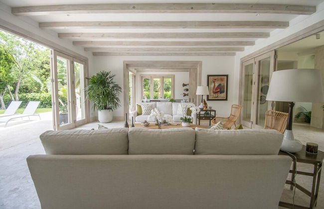 Stylish Fully-staffed Villa Near Beach and Lagoons in Exclusive Golf Resort - Foto 35
