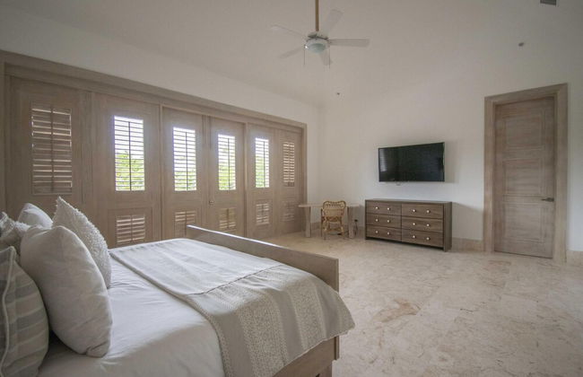 Stylish Fully-staffed Villa Near Beach and Lagoons in Exclusive Golf Resort - Foto 19