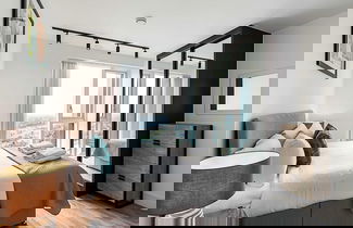 Photo 1 - Two Bedroom Luxury Retreat At North Acton, London
