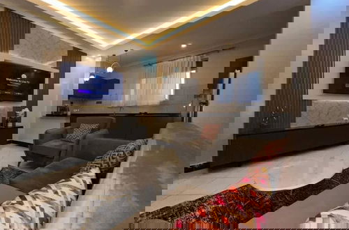 Photo 8 - LivLuxe Apartments 7