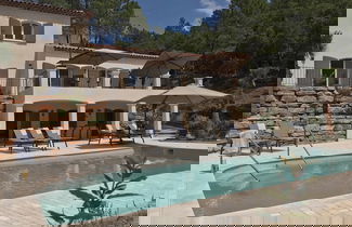 Foto 1 - Contemporary Villa With Swimming Pool