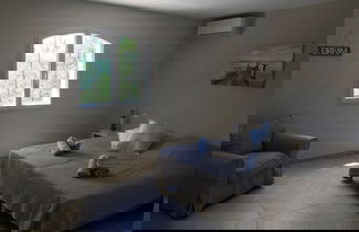 Foto 3 - Contemporary Villa With Swimming Pool