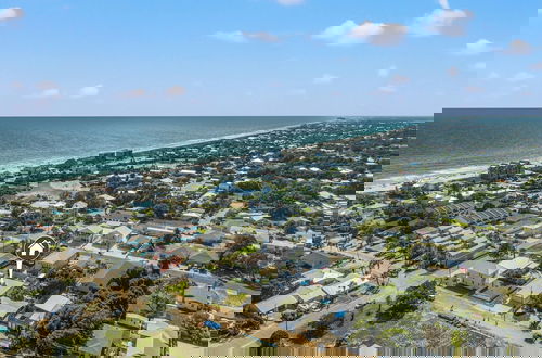 Photo 42 - Charming 3/2 Beach House w/ Pool & Golf Cart Included - 1 Min Walk to Beach