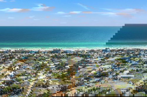 Photo 46 - Charming 3/2 Beach House w/ Pool & Golf Cart Included - 1 Min Walk to Beach