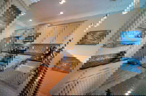 Foto 11 - Pool, Walkable to Old Town Eateries, Nightlife, Shops Palm Palace by Avantstay