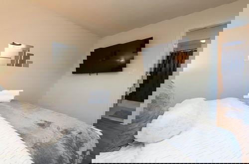 Photo 10 - Superb Apartment near Dodger