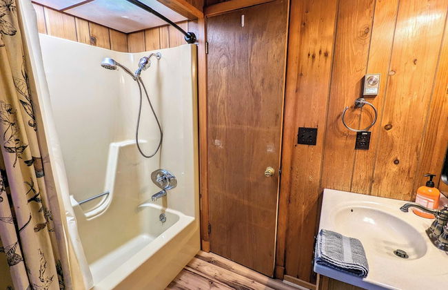 Hickory Cabin by Avantstay Firepit, Hot Tub, Game Room, Great Location - Foto 27
