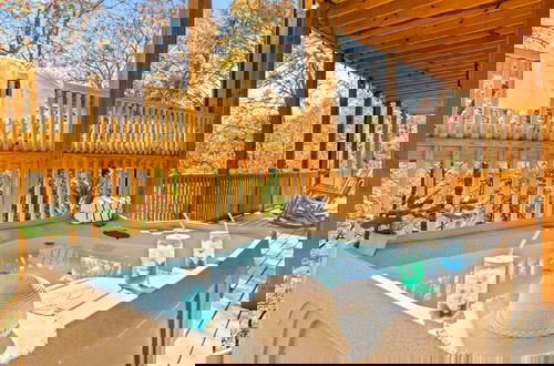 Foto 29 - Luxe Mountain Pool Escape by Ghosal Luxury Lodging