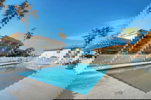 Foto 3 - Stay Palm by Avantstay Boardwalk, Pool