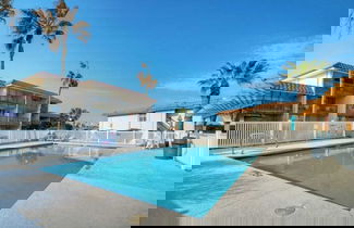 Foto 3 - Stay Palm by Avantstay Boardwalk, Pool