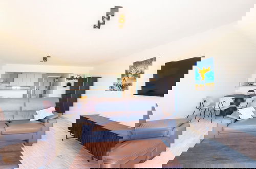 Foto 9 - Spacious Apartment With Terrace