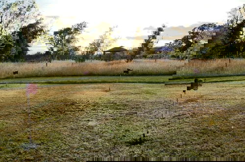 Photo 5 - Inviting 1-bed Cabin in Newmarket