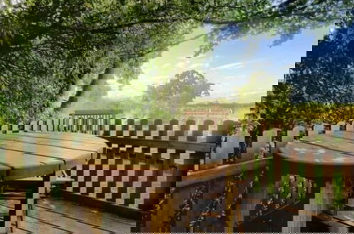 Photo 10 - Inviting 1-bed Cabin in Newmarket