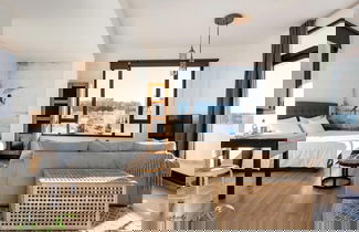 Foto 1 - Explore Nightlife Near an Apartment With an Acropolis View