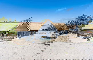 Foto 1 - 8 Person Holiday Home in Henne