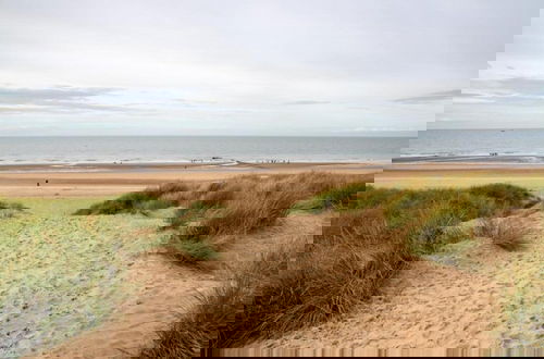 Photo 24 - Comfy Holiday Home, Beach Within Walking Distance