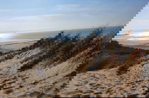 Photo 34 - Comfy Holiday Home, Beach Within Walking Distance