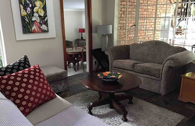 Fully Furnished 3 Bedroom House In in Pentagon Park Bloemfontein - Foto 9