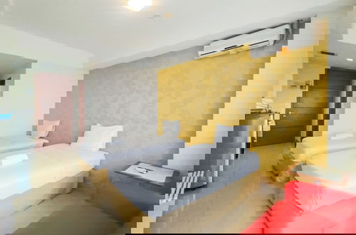 Foto 4 - Trendy Studio At Apartment Beverly Dago
