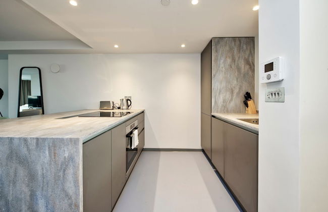 Luxuriant One-bedroom Poplar Apartment - Photo 4