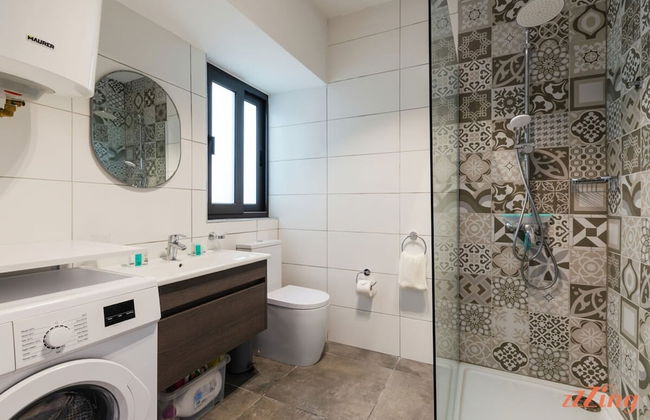2 Bed Apartment w Distant Sea and Country Views - Foto 15