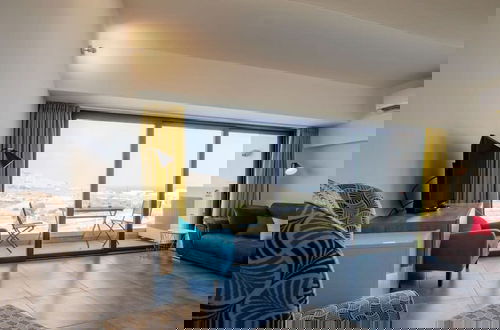 Photo 24 - 2 Bed Apartment w Distant Sea and Country Views