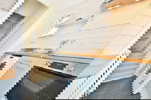 Foto 16 - Beautifully Designed 2 Bed Apartment