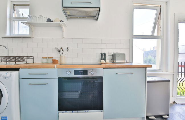 Beautifully Designed 2 Bed Apartment - Foto 13