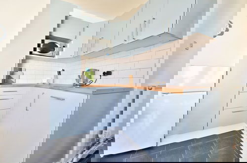 Foto 11 - Beautifully Designed 2 Bed Apartment