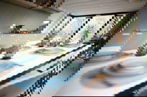 Foto 9 - Modern, Trendy Nature Theme Lodge, Near the Sea