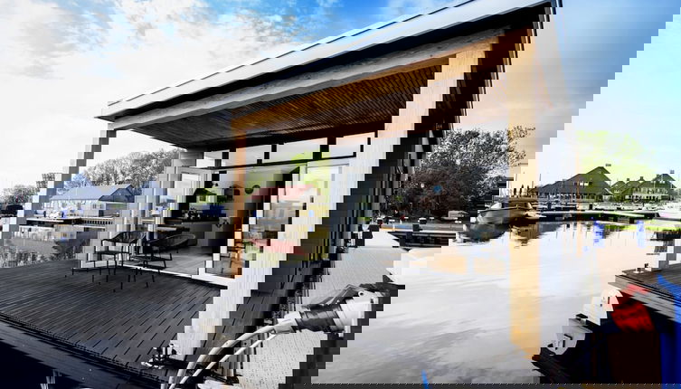 Foto 1 - Modern Houseboat With View of the Lake