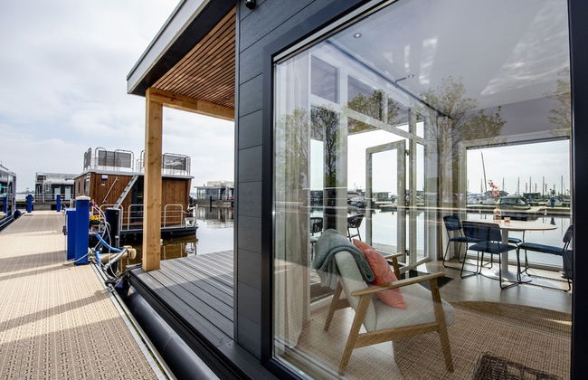 Modern Houseboat With View of the Lake - Foto 25